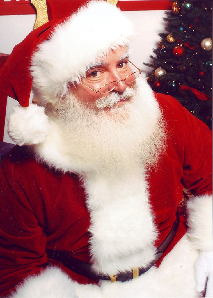 wpid-732px-Jonathan_G_Meath_portrays_Santa_Claus